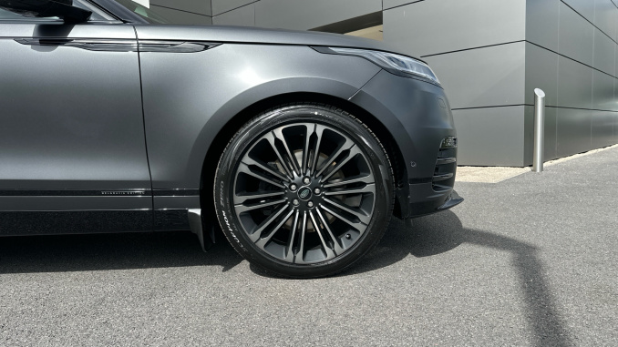 Land Rover Range Rover Velar 3.0 D300 MHEV Belgravia Edition Satin 5dr Auto Diesel Estate - Image 8